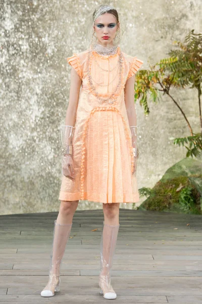 Look 69